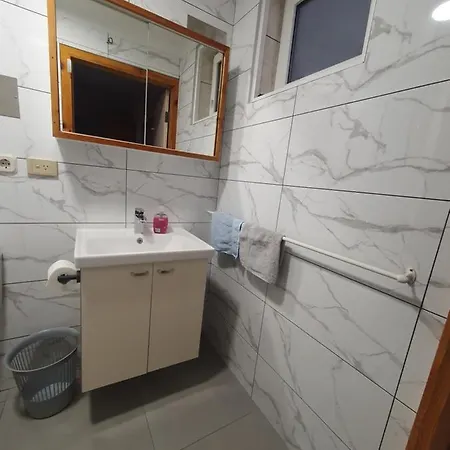 Australia * Makarska